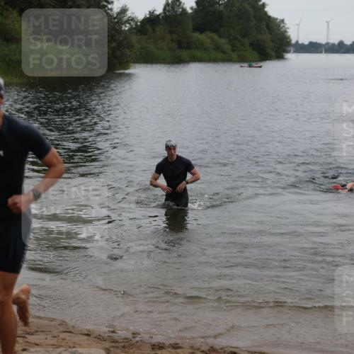 21.06.2026 - 29. Vierlanden-Triathlon Andreas Tolksdorf http://msf.ph/oto/9848418 21.06.2026 09:54:54 Schwimmen 324, 337, 339, 350, 362, 379 meine-sportfotos.de