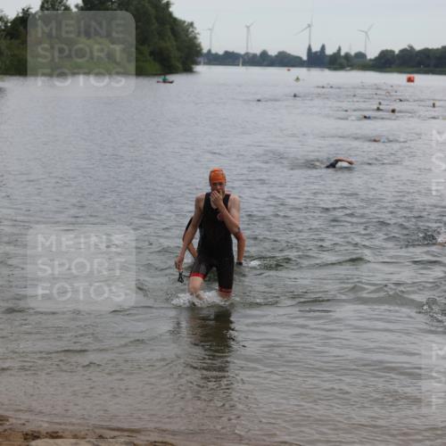 21.06.2026 - 29. Vierlanden-Triathlon Andreas Tolksdorf http://msf.ph/oto/9848463 21.06.2026 09:54:59 Schwimmen 324, 337, 350, 362, 367, 379 meine-sportfotos.de