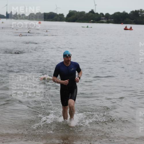 21.06.2026 - 29. Vierlanden-Triathlon Andreas Tolksdorf http://msf.ph/oto/9848506 21.06.2026 09:55:01 Schwimmen 324, 337, 350, 362, 367, 379 meine-sportfotos.de