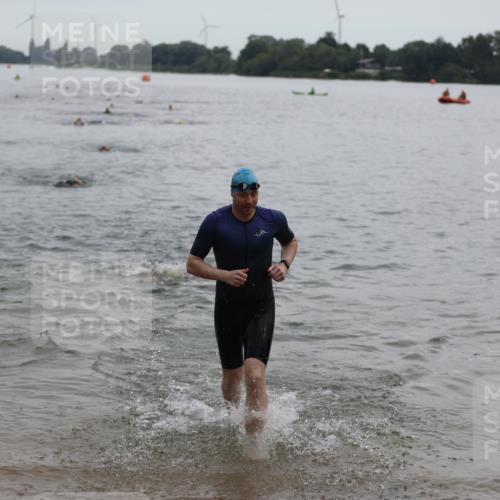 21.06.2026 - 29. Vierlanden-Triathlon Andreas Tolksdorf http://msf.ph/oto/9848513 21.06.2026 09:55:01 Schwimmen 324, 337, 350, 362, 367, 379 meine-sportfotos.de