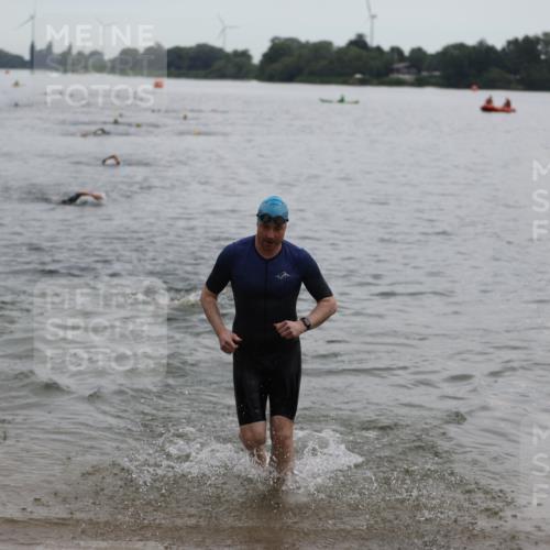 21.06.2026 - 29. Vierlanden-Triathlon Andreas Tolksdorf http://msf.ph/oto/9848524 21.06.2026 09:55:01 Schwimmen 324, 337, 350, 362, 367, 379 meine-sportfotos.de