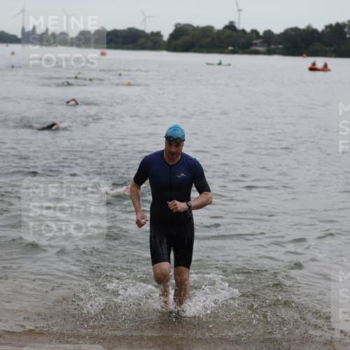 21.06.2026 - 29. Vierlanden-Triathlon Andreas Tolksdorf http://msf.ph/oto/9848528 21.06.2026 09:55:01 Schwimmen 324, 337, 350, 362, 367, 379 meine-sportfotos.de