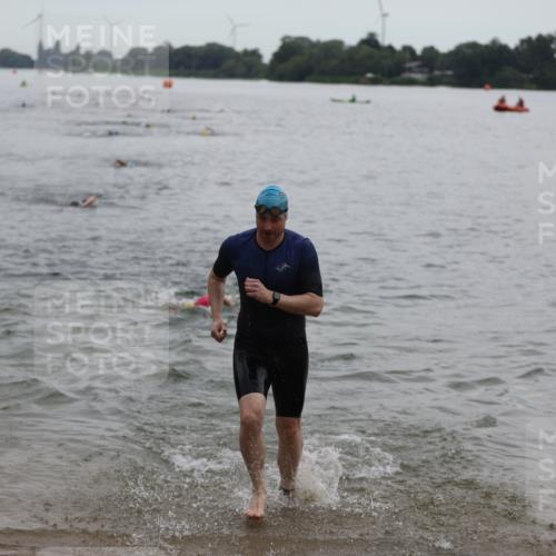 21.06.2026 - 29. Vierlanden-Triathlon Andreas Tolksdorf http://msf.ph/oto/9848536 21.06.2026 09:55:01 Schwimmen 324, 337, 350, 362, 367, 379 meine-sportfotos.de