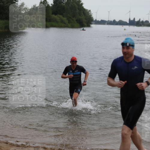21.06.2026 - 29. Vierlanden-Triathlon Andreas Tolksdorf http://msf.ph/oto/9848563 21.06.2026 09:55:02 Schwimmen 324, 337, 350, 362, 367, 379 meine-sportfotos.de