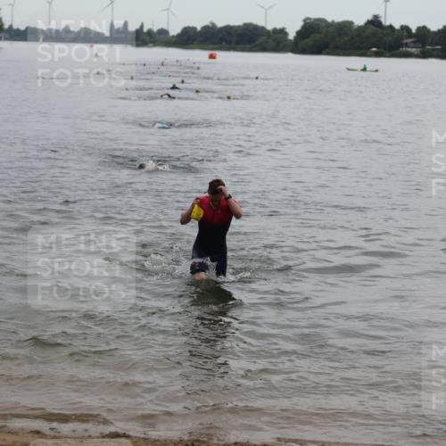21.06.2026 - 29. Vierlanden-Triathlon Andreas Tolksdorf http://msf.ph/oto/9848583 21.06.2026 09:55:05 Schwimmen 324, 337, 367, 379 meine-sportfotos.de