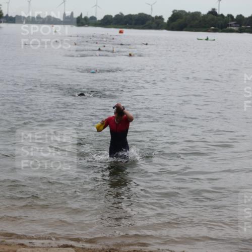 21.06.2026 - 29. Vierlanden-Triathlon Andreas Tolksdorf http://msf.ph/oto/9848602 21.06.2026 09:55:05 Schwimmen 324, 337, 367, 379 meine-sportfotos.de