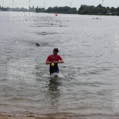 21.06.2026 - 29. Vierlanden-Triathlon Andreas Tolksdorf http://msf.ph/oto/9848618 21.06.2026 09:55:06 Schwimmen 324, 337, 367, 379 meine-sportfotos.de