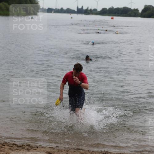 21.06.2026 - 29. Vierlanden-Triathlon Andreas Tolksdorf http://msf.ph/oto/9848622 21.06.2026 09:55:07 Schwimmen 324, 337, 367, 379 meine-sportfotos.de
