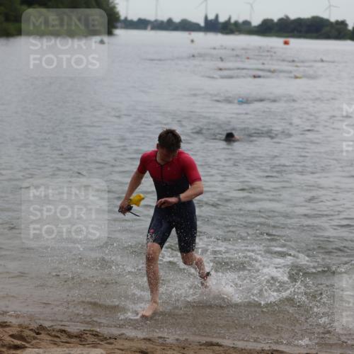 21.06.2026 - 29. Vierlanden-Triathlon Andreas Tolksdorf http://msf.ph/oto/9848635 21.06.2026 09:55:07 Schwimmen 324, 337, 367, 379 meine-sportfotos.de