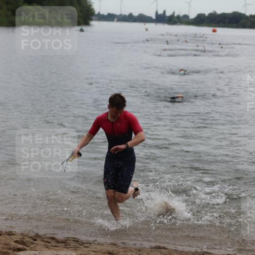 21.06.2026 - 29. Vierlanden-Triathlon Andreas Tolksdorf http://msf.ph/oto/9848638 21.06.2026 09:55:07 Schwimmen 324, 337, 367, 379 meine-sportfotos.de