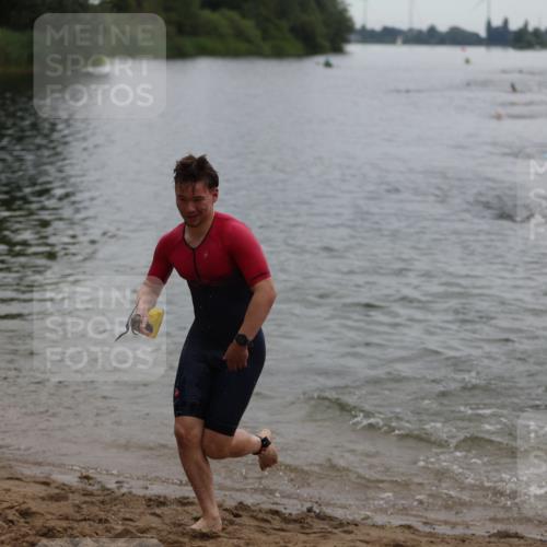 21.06.2026 - 29. Vierlanden-Triathlon Andreas Tolksdorf http://msf.ph/oto/9848642 21.06.2026 09:55:08 Schwimmen 324, 337, 367, 379 meine-sportfotos.de