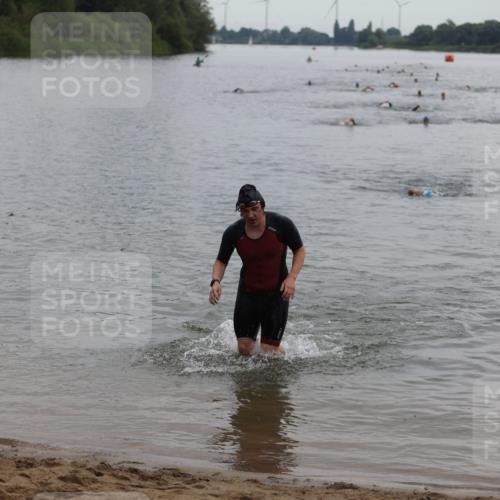 21.06.2026 - 29. Vierlanden-Triathlon Andreas Tolksdorf http://msf.ph/oto/9848678 21.06.2026 09:55:21 Schwimmen 323 meine-sportfotos.de