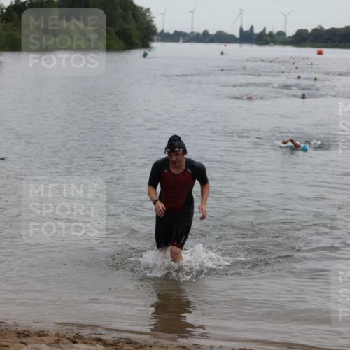 21.06.2026 - 29. Vierlanden-Triathlon Andreas Tolksdorf http://msf.ph/oto/9848697 21.06.2026 09:55:21 Schwimmen 323 meine-sportfotos.de