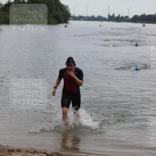 21.06.2026 - 29. Vierlanden-Triathlon Andreas Tolksdorf http://msf.ph/oto/9848710 21.06.2026 09:55:22 Schwimmen 323 meine-sportfotos.de