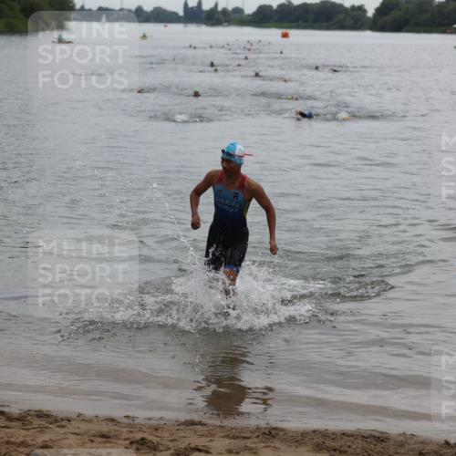 21.06.2026 - 29. Vierlanden-Triathlon Andreas Tolksdorf http://msf.ph/oto/9848720 21.06.2026 09:55:36 Schwimmen 376 meine-sportfotos.de