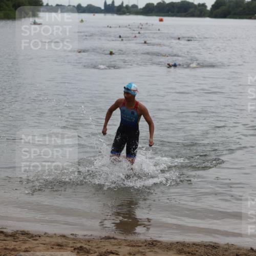 21.06.2026 - 29. Vierlanden-Triathlon Andreas Tolksdorf http://msf.ph/oto/9848724 21.06.2026 09:55:36 Schwimmen 376 meine-sportfotos.de