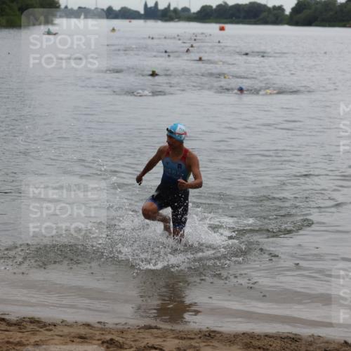 21.06.2026 - 29. Vierlanden-Triathlon Andreas Tolksdorf http://msf.ph/oto/9848732 21.06.2026 09:55:36 Schwimmen 376 meine-sportfotos.de
