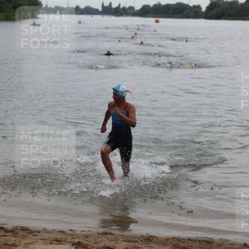 21.06.2026 - 29. Vierlanden-Triathlon Andreas Tolksdorf http://msf.ph/oto/9848741 21.06.2026 09:55:36 Schwimmen 376 meine-sportfotos.de