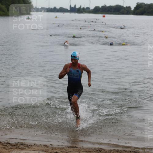 21.06.2026 - 29. Vierlanden-Triathlon Andreas Tolksdorf http://msf.ph/oto/9848765 21.06.2026 09:55:36 Schwimmen 376 meine-sportfotos.de