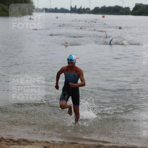 21.06.2026 - 29. Vierlanden-Triathlon Andreas Tolksdorf http://msf.ph/oto/9848775 21.06.2026 09:55:36 Schwimmen 376 meine-sportfotos.de