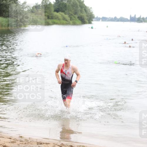 21.06.2026 - 29. Vierlanden-Triathlon Andreas Tolksdorf http://msf.ph/oto/9848817 21.06.2026 09:56:02 Schwimmen 329, 381, 389 meine-sportfotos.de