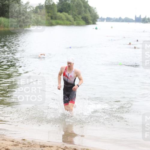 21.06.2026 - 29. Vierlanden-Triathlon Andreas Tolksdorf http://msf.ph/oto/9848820 21.06.2026 09:56:02 Schwimmen 329, 381, 389 meine-sportfotos.de