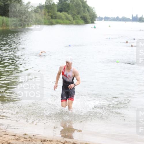 21.06.2026 - 29. Vierlanden-Triathlon Andreas Tolksdorf http://msf.ph/oto/9848824 21.06.2026 09:56:02 Schwimmen 329, 381, 389 meine-sportfotos.de
