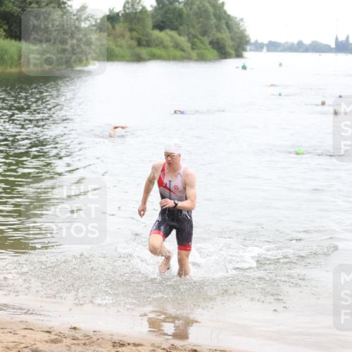 21.06.2026 - 29. Vierlanden-Triathlon Andreas Tolksdorf http://msf.ph/oto/9848831 21.06.2026 09:56:03 Schwimmen 329, 381, 389 meine-sportfotos.de