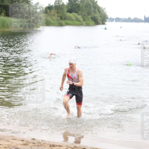 21.06.2026 - 29. Vierlanden-Triathlon Andreas Tolksdorf http://msf.ph/oto/9848834 21.06.2026 09:56:03 Schwimmen 329, 381, 389 meine-sportfotos.de