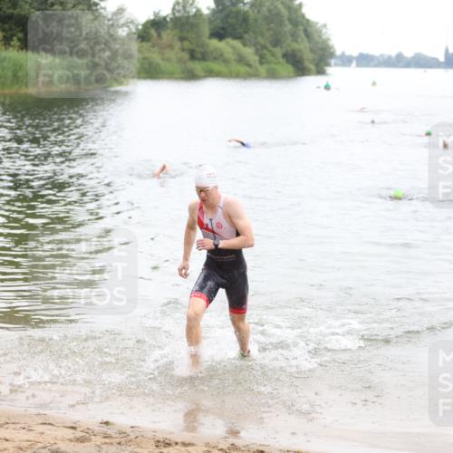 21.06.2026 - 29. Vierlanden-Triathlon Andreas Tolksdorf http://msf.ph/oto/9848838 21.06.2026 09:56:03 Schwimmen 329, 381, 389 meine-sportfotos.de