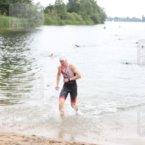 21.06.2026 - 29. Vierlanden-Triathlon Andreas Tolksdorf http://msf.ph/oto/9848839 21.06.2026 09:56:03 Schwimmen 329, 381, 389 meine-sportfotos.de
