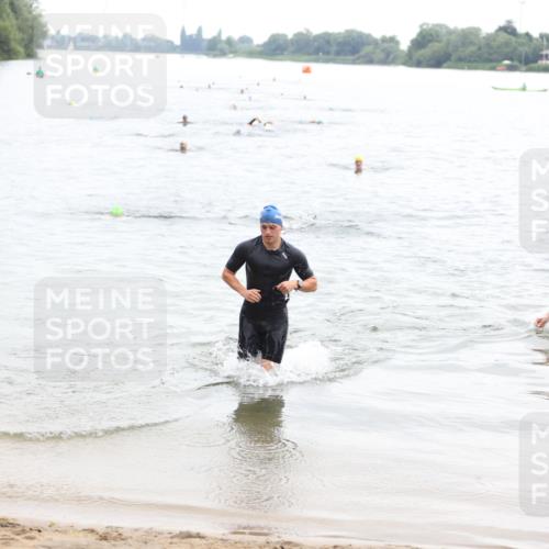 21.06.2026 - 29. Vierlanden-Triathlon Andreas Tolksdorf http://msf.ph/oto/9848844 21.06.2026 09:56:04 Schwimmen 329, 381, 389 meine-sportfotos.de