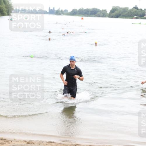 21.06.2026 - 29. Vierlanden-Triathlon Andreas Tolksdorf http://msf.ph/oto/9848845 21.06.2026 09:56:04 Schwimmen 329, 381, 389 meine-sportfotos.de