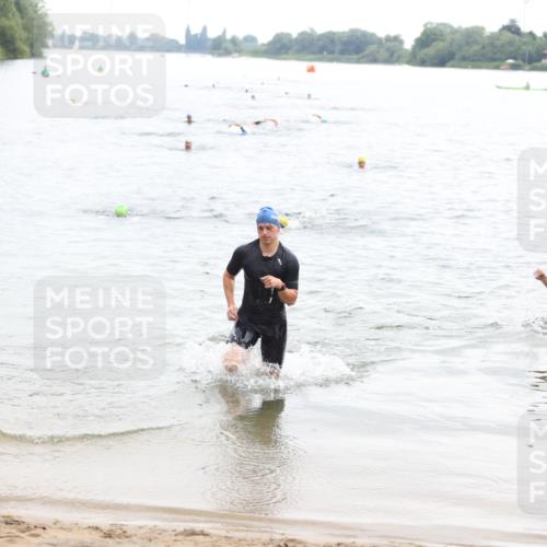 21.06.2026 - 29. Vierlanden-Triathlon Andreas Tolksdorf http://msf.ph/oto/9848847 21.06.2026 09:56:04 Schwimmen 329, 381, 389 meine-sportfotos.de