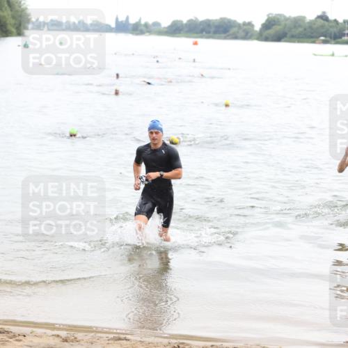 21.06.2026 - 29. Vierlanden-Triathlon Andreas Tolksdorf http://msf.ph/oto/9848850 21.06.2026 09:56:04 Schwimmen 329, 381, 389 meine-sportfotos.de