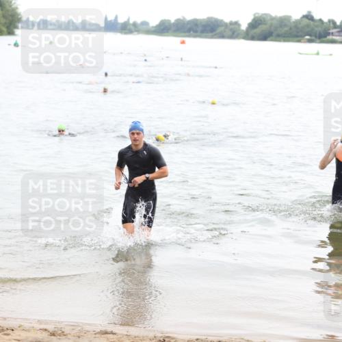 21.06.2026 - 29. Vierlanden-Triathlon Andreas Tolksdorf http://msf.ph/oto/9848851 21.06.2026 09:56:04 Schwimmen 329, 381, 389 meine-sportfotos.de