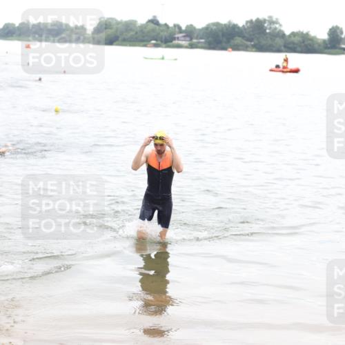 21.06.2026 - 29. Vierlanden-Triathlon Andreas Tolksdorf http://msf.ph/oto/9848852 21.06.2026 09:56:06 Schwimmen 308, 329, 381, 389 meine-sportfotos.de
