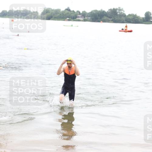 21.06.2026 - 29. Vierlanden-Triathlon Andreas Tolksdorf http://msf.ph/oto/9848854 21.06.2026 09:56:06 Schwimmen 308, 329, 381, 389 meine-sportfotos.de