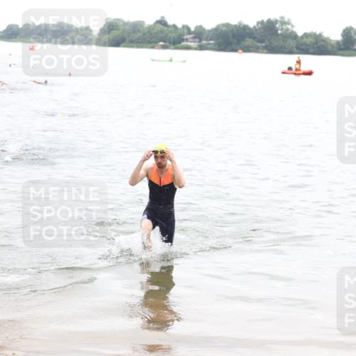 21.06.2026 - 29. Vierlanden-Triathlon Andreas Tolksdorf http://msf.ph/oto/9848857 21.06.2026 09:56:06 Schwimmen 308, 329, 381, 389 meine-sportfotos.de