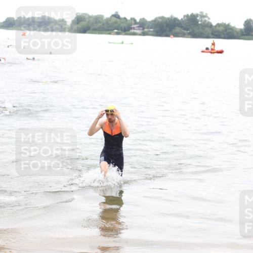 21.06.2026 - 29. Vierlanden-Triathlon Andreas Tolksdorf http://msf.ph/oto/9848859 21.06.2026 09:56:06 Schwimmen 308, 329, 381, 389 meine-sportfotos.de