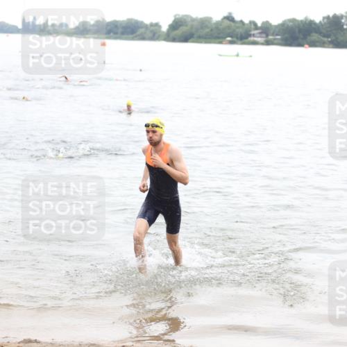 21.06.2026 - 29. Vierlanden-Triathlon Andreas Tolksdorf http://msf.ph/oto/9848863 21.06.2026 09:56:07 Schwimmen 308, 329, 381, 389 meine-sportfotos.de