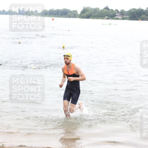 21.06.2026 - 29. Vierlanden-Triathlon Andreas Tolksdorf http://msf.ph/oto/9848866 21.06.2026 09:56:07 Schwimmen 308, 329, 381, 389 meine-sportfotos.de