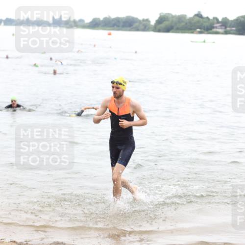 21.06.2026 - 29. Vierlanden-Triathlon Andreas Tolksdorf http://msf.ph/oto/9848872 21.06.2026 09:56:08 Schwimmen 308, 329, 381, 389 meine-sportfotos.de