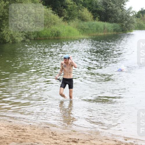21.06.2026 - 29. Vierlanden-Triathlon Andreas Tolksdorf http://msf.ph/oto/9848901 21.06.2026 09:56:24 Schwimmen 306, 332, 354 meine-sportfotos.de