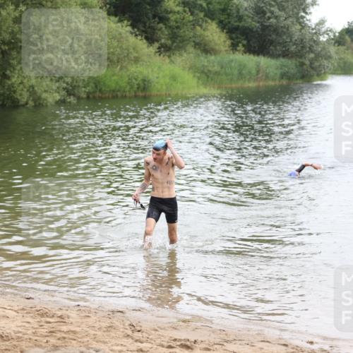 21.06.2026 - 29. Vierlanden-Triathlon Andreas Tolksdorf http://msf.ph/oto/9848907 21.06.2026 09:56:25 Schwimmen 306, 332, 354 meine-sportfotos.de