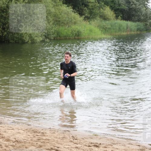 21.06.2026 - 29. Vierlanden-Triathlon Andreas Tolksdorf http://msf.ph/oto/9848909 21.06.2026 09:56:33 Schwimmen 306, 354, 361, 365 meine-sportfotos.de