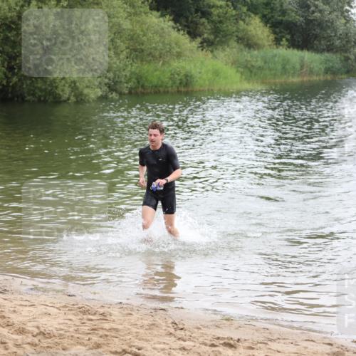 21.06.2026 - 29. Vierlanden-Triathlon Andreas Tolksdorf http://msf.ph/oto/9848910 21.06.2026 09:56:33 Schwimmen 306, 354, 361, 365 meine-sportfotos.de