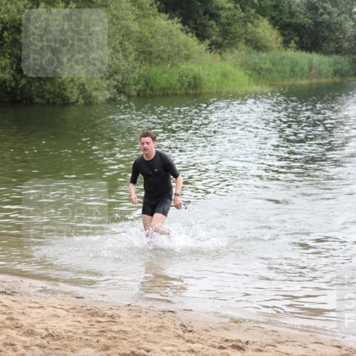 21.06.2026 - 29. Vierlanden-Triathlon Andreas Tolksdorf http://msf.ph/oto/9848913 21.06.2026 09:56:33 Schwimmen 306, 354, 361, 365 meine-sportfotos.de