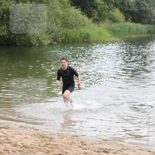 21.06.2026 - 29. Vierlanden-Triathlon Andreas Tolksdorf http://msf.ph/oto/9848914 21.06.2026 09:56:33 Schwimmen 306, 354, 361, 365 meine-sportfotos.de