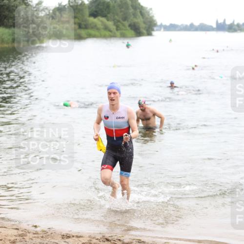 21.06.2026 - 29. Vierlanden-Triathlon Andreas Tolksdorf http://msf.ph/oto/9848921 21.06.2026 09:56:37 Schwimmen 306, 361, 365 meine-sportfotos.de
